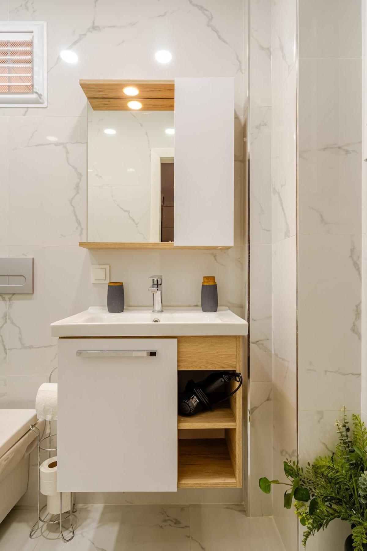 Daire Charming Bagdat Avenue Hideaway, Near Marina *